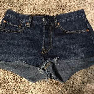 LEVI DENIM SHORTS✨